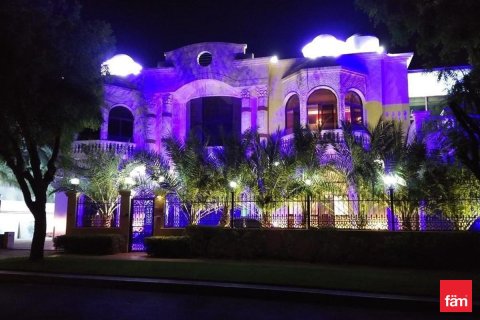 Villa en Dubai, 8 dormitorios, 1723.6 m², № 93464 - foto 18