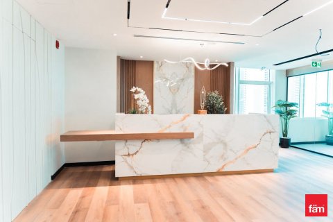 Bureau à Dubai, 368.5 m², № 93478