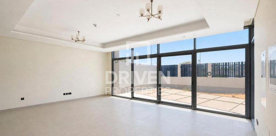 Villa in Liwan, Dubai Land, Dubai 5 bedrooms, 352.85 sq.m. № 143196