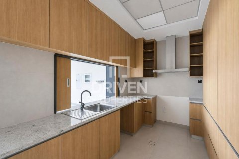 Villa in Liwan, Dubai Land, Dubai 5 bedrooms, 352.85 sq.m. № 143196 - photo 6