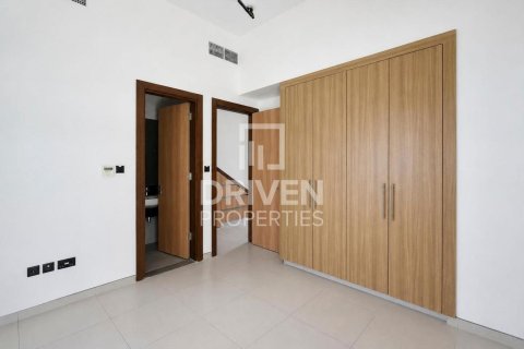 Villa in Liwan, Dubai Land, Dubai 5 bedrooms, 352.85 sq.m. № 143196 - photo 8