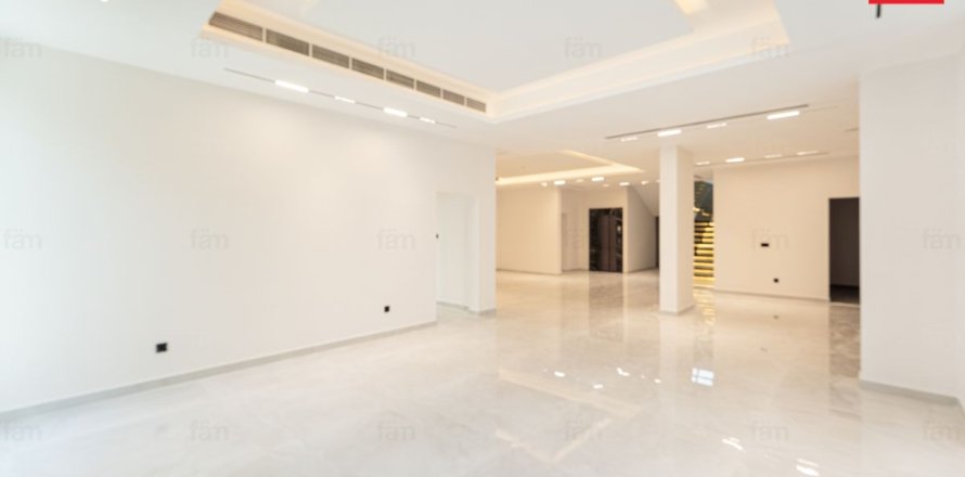 Villa in Dubai 6 bedrooms, 1042.7 sq.m. № 133348