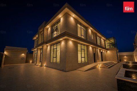 Villa in Dubai 6 bedrooms, 1042.7 sq.m. № 133348 - photo 5