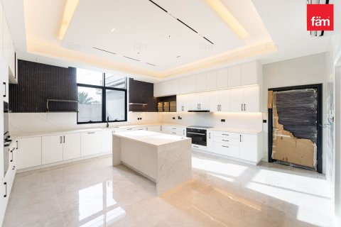 Villa in Dubai 6 bedrooms, 1042.7 sq.m. № 133348 - photo 10