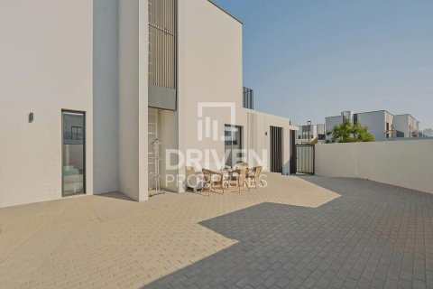 Villa in EMAAR South, Dubai South (Dubai World Central), Dubai 4 bedrooms, 311.13 sq.m. № 125221 - photo 18