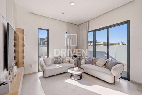 Villa in EMAAR South, Dubai South (Dubai World Central), Dubai 4 bedrooms, 311.13 sq.m. № 125221 - photo 2