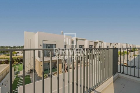 Villa in EMAAR South, Dubai South (Dubai World Central), Dubai 4 bedrooms, 311.13 sq.m. № 125221 - photo 16