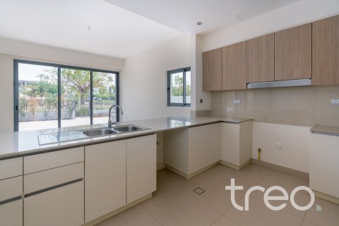 Villa in Dubai Hills Estate, Dubai 5 bedrooms, 397.9 sq.m. № 119691 - photo 8