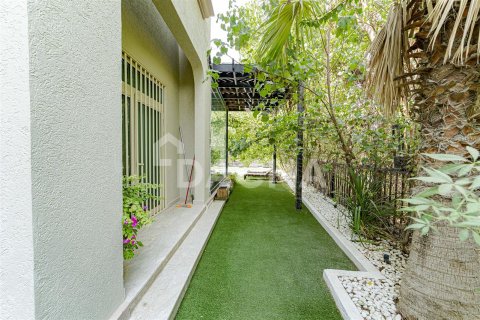 Villa en Dubai, 4 dormitorios, 501.7 m², № 7012 - foto 18