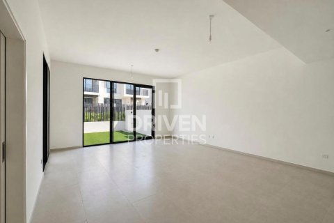 Villa in Jebel Ali, Dubai 4 bedrooms, 252.05 sq.m. № 143129