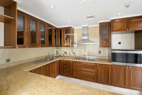 Apartment in Downtown Dubai (Downtown Burj Dubai), Dubai 3 bedrooms, 182.74 sq.m. № 143121 - photo 8