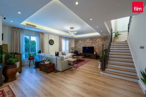 Villa in Dubai 5 bedrooms, 567.1 sq.m. № 114159 - photo 2