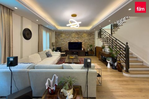 Villa in Dubai 5 bedrooms, 567.1 sq.m. № 114159 - photo 7