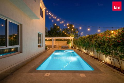 Villa in Dubai 5 bedrooms, 567.1 sq.m. № 114159 - photo 22
