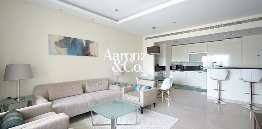 Apartment in Jumeirah Lake Towers, Dubai 2 bedrooms, 120 sq.m. № 115253