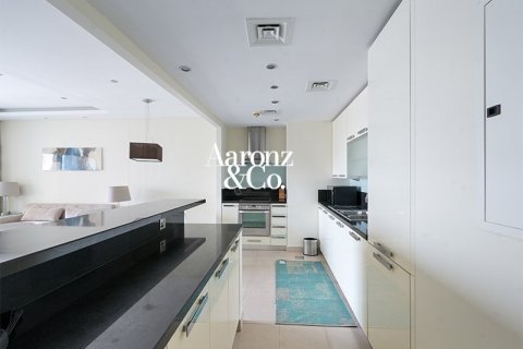 Apartment in Jumeirah Lake Towers, Dubai 2 bedrooms, 120 sq.m. № 115253 - photo 9