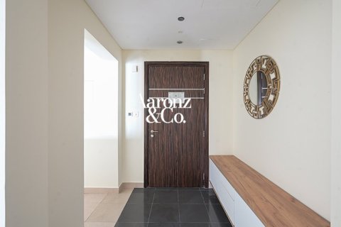 Apartment in Jumeirah Lake Towers, Dubai 2 bedrooms, 120 sq.m. № 115253 - photo 12
