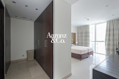 Apartment in Jumeirah Lake Towers, Dubai 2 bedrooms, 120 sq.m. № 115253 - photo 7