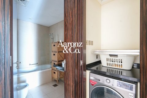 Apartment in Jumeirah Lake Towers, Dubai 2 bedrooms, 120 sq.m. № 115253 - photo 8