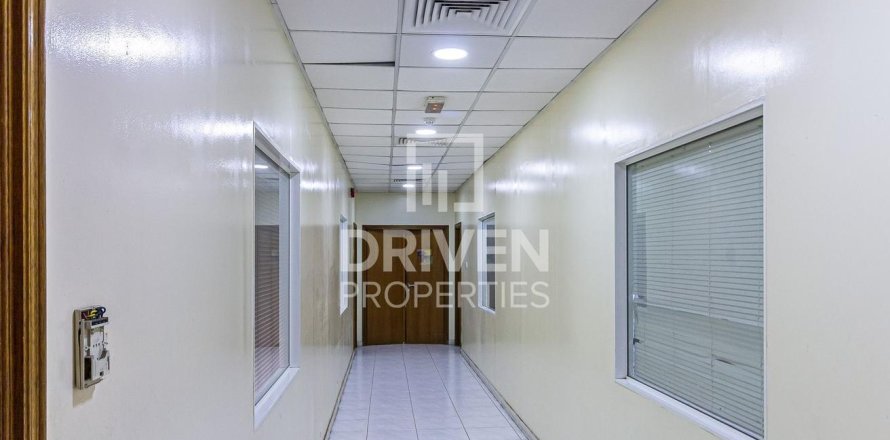 Entrepôt à Jebel Ali, Dubai, 4897 m², № 84943