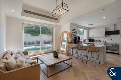 Villa en Arabian Ranches, Dubai, 4 dormitorios, 321 m², № 75746 - foto 2