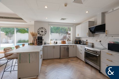 Villa en Arabian Ranches, Dubai, 4 dormitorios, 321 m², № 75746 - foto 4