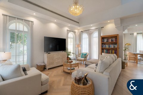 Villa en Arabian Ranches, Dubai, 4 dormitorios, 321 m², № 75746 - foto 1
