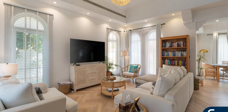Villa en Arabian Ranches, Dubai, 4 dormitorios, 321 m², № 75746