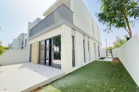 Villa à Dubai, 4 chambres, 201.9 m², № 48049 - photo 1