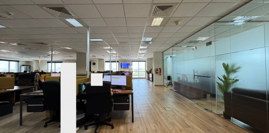 Офис в Дубай Инвестмент Парке, Дубай, 506.1м², № 48048