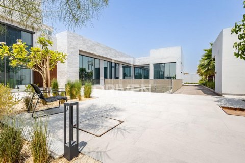 Снять в аренду виллу в Nadd Al Sheba, Дубай: 5 спален, 557м², № 20526 - фото 25