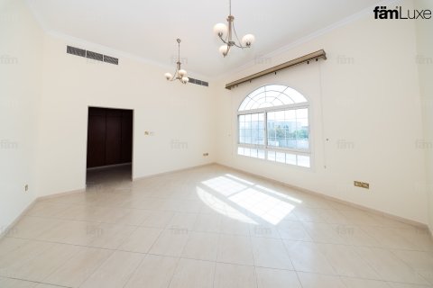 Villa in Dubai 6 bedrooms, 3938.1 sq.m. № 139328 - photo 28