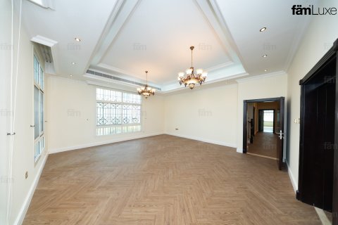 Villa in Dubai 6 bedrooms, 3938.1 sq.m. № 139328 - photo 18