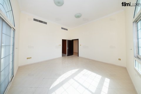 Villa in Dubai 6 bedrooms, 3938.1 sq.m. № 139328 - photo 11