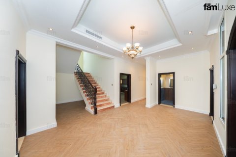 Villa in Dubai 6 bedrooms, 3938.1 sq.m. № 139328 - photo 6