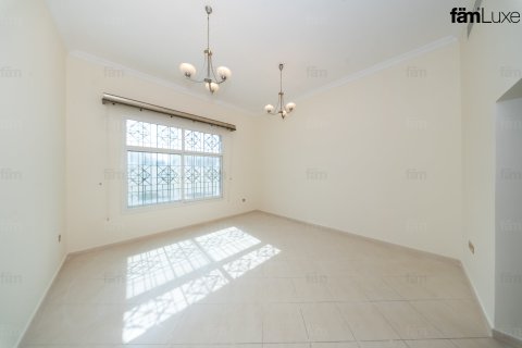 Villa in Dubai 6 bedrooms, 3938.1 sq.m. № 139328 - photo 14