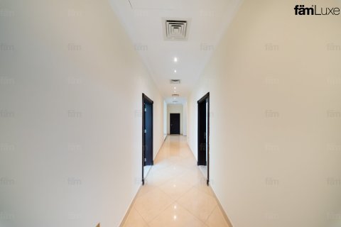 Villa in Dubai 6 bedrooms, 3938.1 sq.m. № 139328 - photo 24