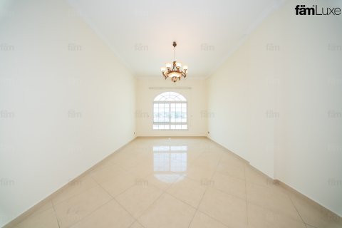Villa in Dubai 6 bedrooms, 3938.1 sq.m. № 139328 - photo 29