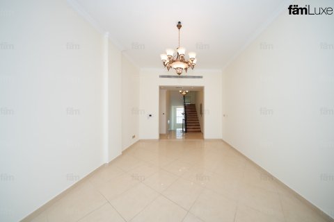 Villa in Dubai 6 bedrooms, 3938.1 sq.m. № 139328 - photo 8