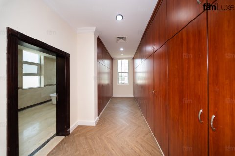 Villa in Dubai 6 bedrooms, 3938.1 sq.m. № 139328 - photo 30