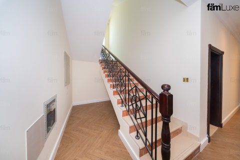 Villa in Dubai 6 bedrooms, 3938.1 sq.m. № 139328 - photo 15