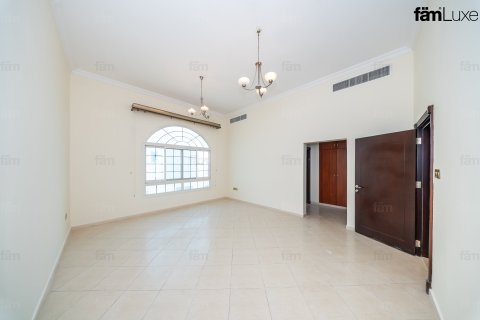 Villa in Dubai 6 bedrooms, 3938.1 sq.m. № 139328 - photo 23