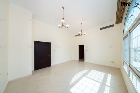 Villa in Dubai 6 bedrooms, 3938.1 sq.m. № 139328 - photo 27