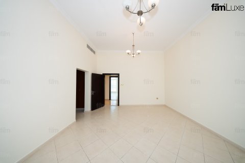 Villa in Dubai 6 bedrooms, 3938.1 sq.m. № 139328 - photo 10