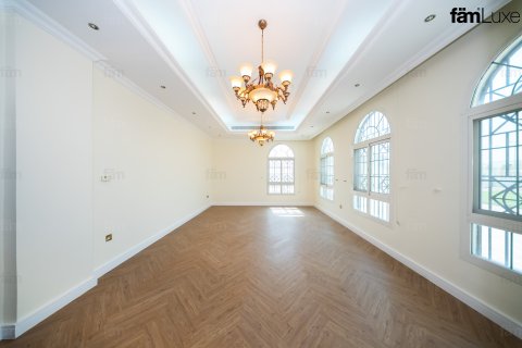 Villa in Dubai 6 bedrooms, 3938.1 sq.m. № 139328 - photo 5