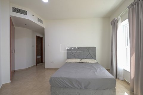 Apartment in Jumeirah Lake Towers, Dubai 3 bedrooms, 106.5 sq.m. № 18335 - photo 2