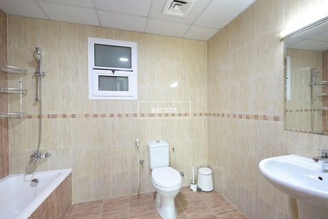 Apartment in Jumeirah Lake Towers, Dubai 3 bedrooms, 106.5 sq.m. № 18335 - photo 11