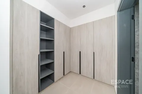 Villa in Al Furjan, Dubai 5 bedrooms, 538 sq.m. № 122836 - photo 15