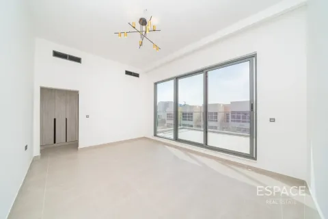 Villa in Al Furjan, Dubai 5 bedrooms, 538 sq.m. № 122836 - photo 17