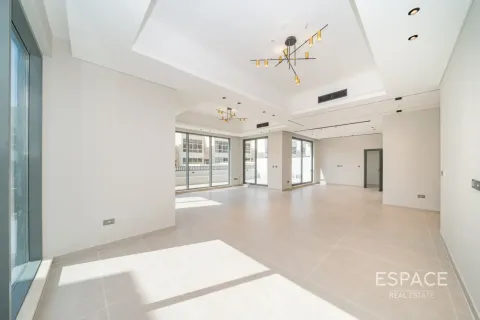Villa in Al Furjan, Dubai 5 bedrooms, 538 sq.m. № 122836 - photo 2